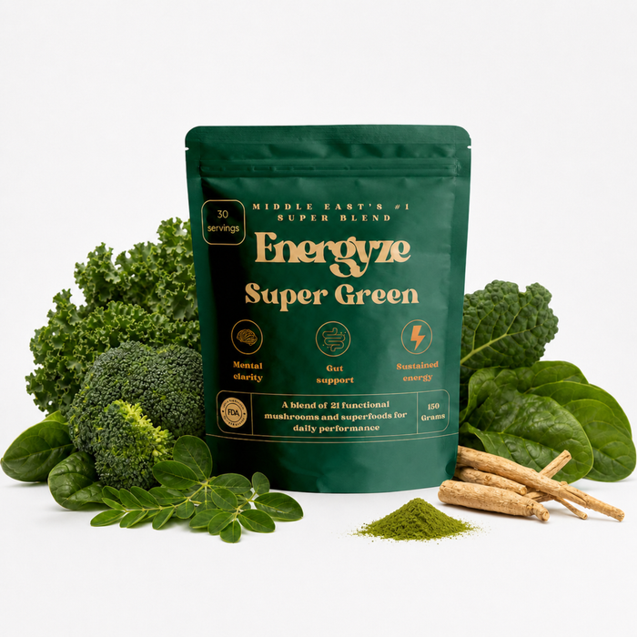 Energyze Super Green powder pouch surrounded by green vegetables like kale, broccoli and spinach with green powder on a white background